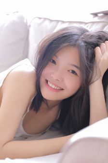 美女光屁股